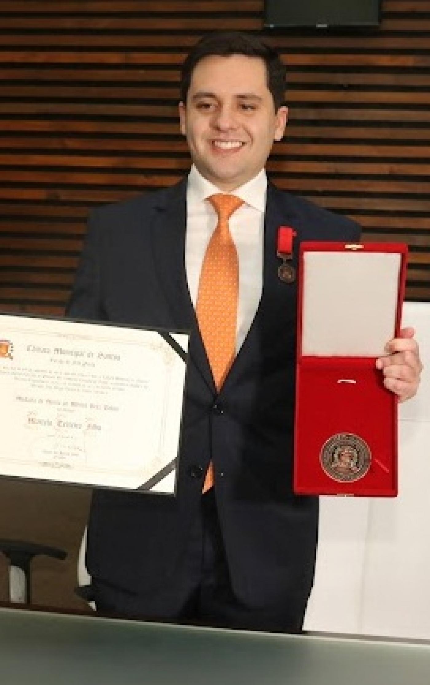 Jovem empreendedor recebe Medalha Braz Cubas Notícia Prefeitura de