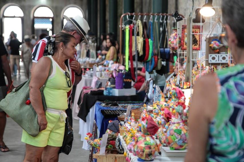 Feira criativa com artesãs santistas é atração do Centro Histórico até  domingo