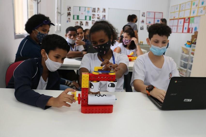 Alunos da rede municipal de Santos mostram talento com jogos, robótica e  programação