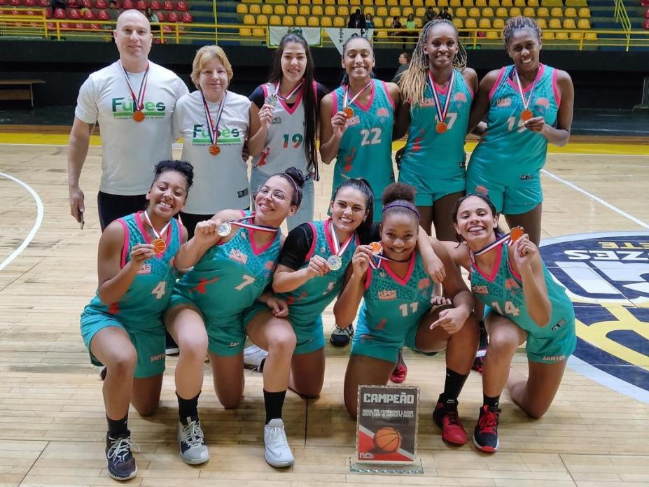 Equipe feminina de Santos é campeã da Nova Copa de Basquete